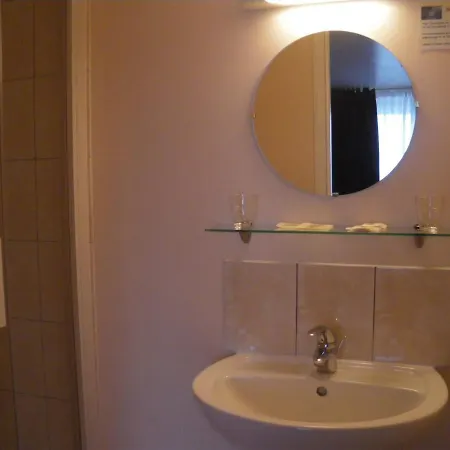 Szálloda Logis - Et Restaurant Le Sofhotel Forges-les-Eaux