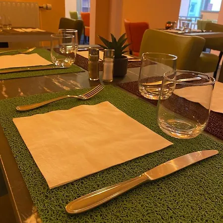 Logis - Et Restaurant Le Sofhotel 2* 포르주레오